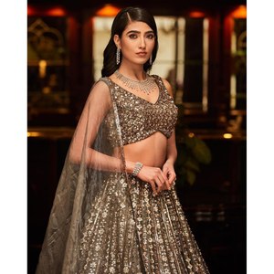 El último diseñador Lehenga Choli para mujer Hermosa con trabajo de secuencia - Product Image 1