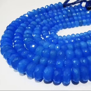 Cadena de cuentas facetadas de calcedonia azul natural de 8 a 12 mm, de 8 pulgadas de largo. - Product Image 1