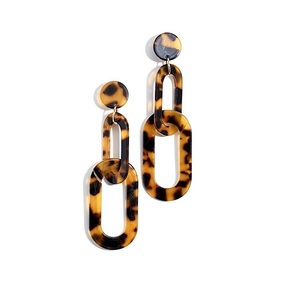 Pendientes de cuerno tradicionales, accesorios naturales hechos a mano, joyería de moda étnica, diseño ligero para mujeres, ocasiones especiales - Product Image 1
