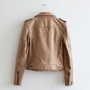 แจ็คเก็ตหนังคุณภาพพรีเมียม ดีไซน์หรูหราและเท่ห์สำหรับผู้หญิง - Product Image 6