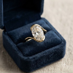 Bague de fiançailles et de mariage en or 14 carats avec diamant de laboratoire ovale de 2,00 carats, sertie en clos en spirale, certifiée IGI, bijoux personnalisés - Product Image 4