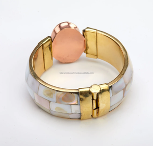 Brazalete de latón Madre perla Venta caliente Pulseras de puño para mujer Brazalete de perlas de madre popular de FWE - Product Image 6