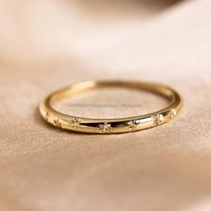 Elegante Anillo de Diamantes Cultivados en Laboratorio con Diseño de Estrella Dorada para Mujer, Anillo de Boda Minimalista Apilable - Product Image 5