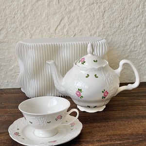 European country style smooth white ceramic dinnerware <b>sets</b> with underglaze pink roses fresh green leaves embossed tiny blossom - Product Image 6