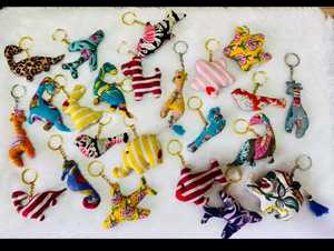 Llavero de tela hecho a mano con forma de animal, de felpa suave de algodón, bonito colgante para bolso, recuerdo de fiesta sostenible, regalo personalizado - Product Image 3