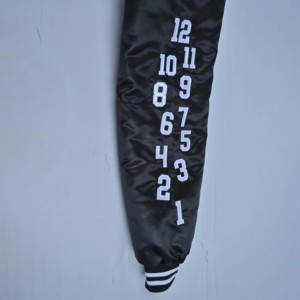 Chaqueta Varsity de Satén Vintage para Hombre, Personalizada con Letras, Corte Ajustado, Botones de Cuerno, Premium y de Alta Calidad OEM - Product Image 4