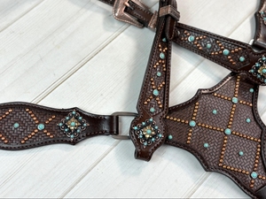 Ensemble de bride et de collier de poitrail en cuir noir de luxe pour cheval, avec conchos en cristal, rênes, équipement et accessoires pour chevaux - Product Image 3