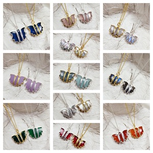 Collier pendentif chauve-souris en onyx vert, laiton plaqué or 14 carats, bijoux animaliers, vente en gros - Product Image 3