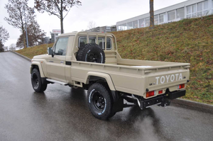 โตโยต้า แลนด์ ครุยเซอร์ GRJ79 4.0 V6 รถกระบะแบบดับเบิ้ลแค็บ เกียร์ธรรมดา รถออฟโรด SUV สำหรับส่งออก - Product Image 2
