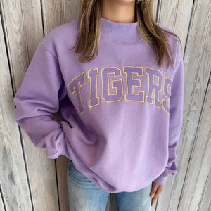 เสื้อสเวตเชิ้ตโอเวอร์ไซส์สีม่วง คอเต่า คอวี ผ้าฝ้ายฟลีซ พิมพ์ลายตัวอักษรเสือ สวมใส่สบายๆ สำหรับฤดูใบไม้ร่วง - Product Image 1