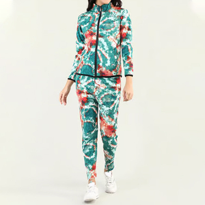 Ensemble de survêtement à capuche 2 pièces pour femme, de qualité supérieure, sur mesure, avec design entièrement sublimé, imprimé en polyester, pour l'hiver - Product Image 1