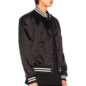 Veste en satin noir pour homme avec col, poignets et ourlet à rayures blanches Coupe régulière Style décontracté Polyester Vêtements de rue OEM - Product Image 4
