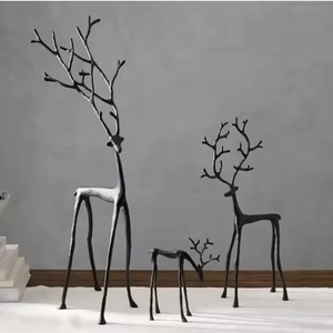Décoration de renne en métal faite à la main, accent festif pour événements saisonniers et aménagement de fêtes - Product Image 4