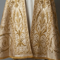 Cope Liturgique Gothique Traditionnelle Ivoire et Or, Robe d'Église Lourde Brodée Métallique