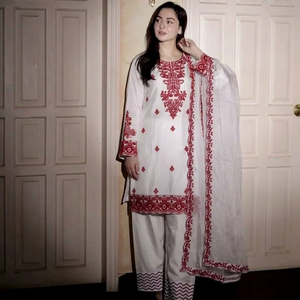 Ensemble élégant de kurta brodé en rayonne et coton avec pantalon farshi et dupatta en soie - Product Image 1