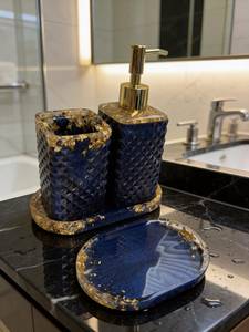 Ensemble d'accessoires de salle de bain personnalisés en résine faits à la main, faciles à nettoyer, organisateur de comptoir de luxe moderne pour savon liquide - Product Image 2