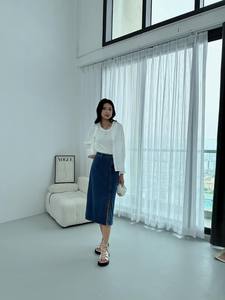 Nouvelle mode de chemise pour femmes d'affaires décontractée de couleur unie automne/hiver surdimensionné manches longues col à revers boutonné Design tissé - Product Image 3