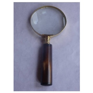 Loupe à main artisanale avec poignée en os, idéale pour la lecture de livres, magazines et documents - Product Image 6