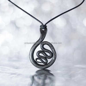 Collar con colgante vintage artístico unisex, diseño vikingo forjado a mano medieval, acero inoxidable y latón con diamante de UCI - Product Image 3