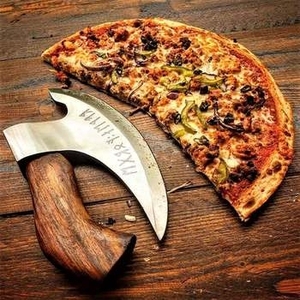 Cuchillo para Pizza de Acero de Damasco de Grado Industrial de Alta Calidad, con Mango de Madera y Diseño de Hacha, Personalizable para Uso en Cocina - Product Image 5