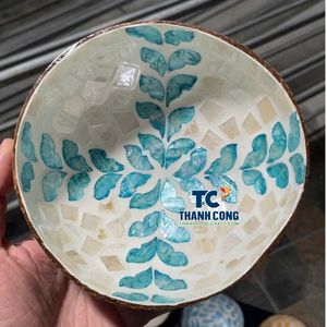 Artículos Populares: Tazones Ecológicos de Cáscara de Coco, Suministro al por Mayor, Hechos a Mano con Patrón de Hoja Cruzada, Proveedor de Vietnam, Calidad Garantizada - Product Image 1