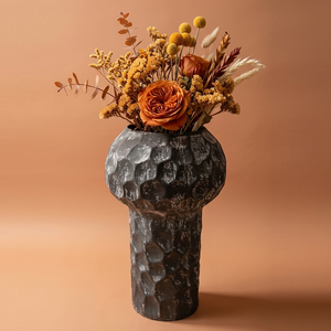 Jarrón de Flores Oscuro Martillado a Mano con Acabado Negro y Detalles Plateados Envejecidos para Decoración Moderna del Hogar - Product Image 2