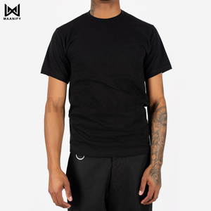 เสื้อยืดโอเวอร์ไซส์สีดำพิมพ์โลโก้ OEM สำหรับผู้ชาย สไตล์สตรีทแวร์ ผ้าคอตตอนหวี ย้อมสีเสื้อผ้า ผลิตโดยผู้ผลิต MAANIFY ขายดีที่สุด - Product Image 1