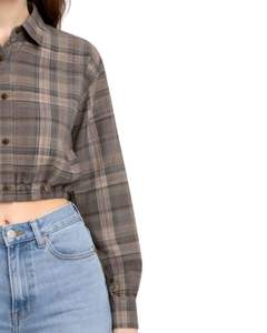 ผู้ผลิตเสื้อเชิ้ตผู้หญิงสีน้ำตาลลายสก็อตแบบครอป แขนยาว ติดกระดุม ลำลอง แฟชั่นทันสมัย รับผลิตตามสั่ง - Product Image 3
