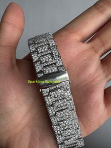 นาฬิกาข้อมือสแตนเลสสตีลทรงสี่เหลี่ยมประดับเพชรโมอิสซาไนต์ VVS และคริสตัลแซฟไฟร์  แบบยูนิเซ็กซ์ ผลิตตามสั่งจากโรงงาน  หน้าปัดแบบอนาล็อก ผ่านการทดสอบเพชร - Product Image 6