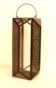 Lanterne porte-bougie artisanale en fer et verre avec motif découpé pour la décoration de la maison et de mariage - Product Image 2