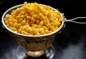 ข้าวโพดหวานกระป๋องคุณภาพพรีเมียม ปี 2026 แบบเมล็ดเต็มในน้ำเกลือ ผลิตในเวียดนาม ขายส่งเกรดอาหาร รับผลิตแบบ OEM และฉลากสินค้าส่วนตัว - Product Image 3