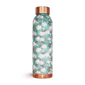 Botella de Agua de Cobre con Diseño de Flor de Magnolia y Perla sobre Fondo Acuático, Reutilizable para Hogar, Oficina y Viajes - Product Image 1