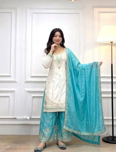 Costume en coton brodé avec travail de miroir pour femmes, tenue traditionnelle indienne et pakistanaise pour mariage, longueur cheville, coupe classique - Product Image 4