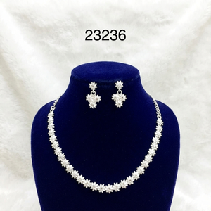 Parure de bijoux pour femme en alliage plaqué or, style vintage Dubaï, avec collier, boucles d'oreilles, bracelets et peignes, motif floral classique et tendance avec perles, pour anniversaires - Product Image 2