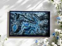 Plateau en bois bleu et résine époxy fait main, design géode, cadeau de pendaison de crémaillère, art fonctionnel, plateau TV, cadeau pour hôte