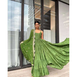 Hermoso vestido XL Anarkali con volantes acampanados y Dupatta incluida - Product Image 6