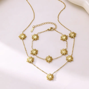 Conjunto de Joyas con Flores para Mujer, en Acero de Titanio Resistente al Agua y al Deslustre, con Revestimiento de Oro Real de 18K PVD - Product Image 3