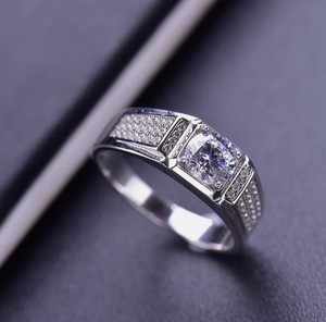 Bague de Fiançailles et de Mariage Unisexe de Luxe en Argent Sterling 925 Plaqué Or 18K avec Moissanite Taille Brillant et Sertissage à Griffes - Product Image 1