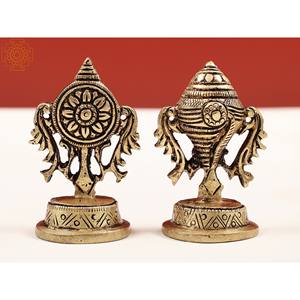 Exóticas Esculturas Hechas a Mano en India de 2 Pulgadas con Símbolos Vaishnava (Par), Concha y Chakra - Product Image 1