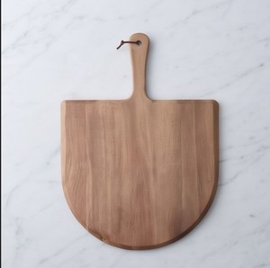 Planche à découper en bois minimaliste avec poignée et trou de suspension, forme irrégulière, couleur marron naturel - Product Image 5