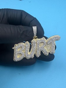 จี้ห้อยคอแบบกำหนดเอง สไตล์ฮิปฮอป ประดับเพชรโมอิสซาไนต์ VVS  ตัวอักษรย่อชื่อสั่งทำได้  เงินแท้ 925  แบบสองสี - Product Image 5