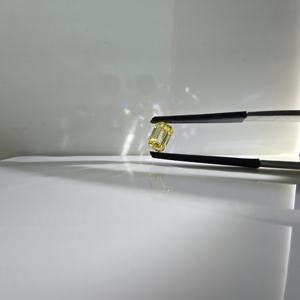 Diamante suelto de 1 quilate, corte esmeralda, color amarillo intenso VS1, certificado IGI, cultivado en laboratorio, para la elaboración de joyas. - Product Image 2