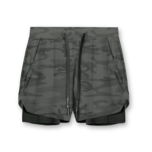 Shorts de sport pour homme gris foncé camouflage 2 en 1 à double couche avec doublure de compression, poches latérales, cordon de serrage, haute qualité, personnalisable - Product Image 1