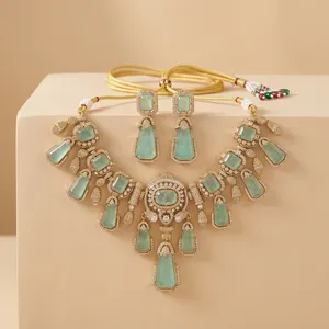 Ensemble collier et boucles d'oreilles assortis en laiton bleu ciel de luxe, style bohème Kundan Polki, plaqué or, traditionnel indien, pour mariage, unisexe - Product Image 2