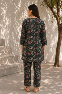 Ensemble pantalon et kurta en coton imprimé floral pour femme, noir, col rond, manches trois quarts, coupe droite, jambes larges, tenue décontractée ethnique - Product Image 2