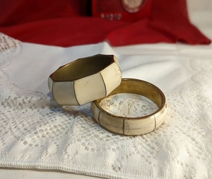 Bracelet manchette ange religieux moderne en os de buffle naturel fait main, écologique, avec fermoir antique, Inde F S International Mariage - Product Image 4