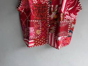 Chaleco acolchado de algodón rojo con patchwork, cuello en V, sin mangas, bordado a mano, estilo otoñal, regalo para ella. - Product Image 6