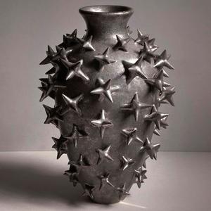 แจกันดอกไม้ทองเหลืองและแจกันดอกไม้ดีไซน์สวยงาม เหมาะสำหรับตกแต่งบ้าน งานแฮนด์เมดสั่งทำได้ ตกแต่งภายในบ้านอย่างดีเยี่ยม และดีไซน์ทำมือ - Product Image 1