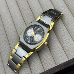 นาฬิกาควอทซ์สองสีสำหรับคู่รัก, นาฬิกาข้อมือหรูหราหลายหน้าปัด, นาฬิกาแฟชั่นสายเหล็กสีเงินและสีทองสำหรับผู้ชายและผู้หญิง - Product Image 3