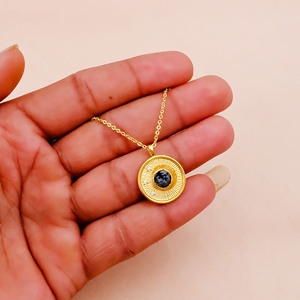 Collier en laiton plaqué or El Joyero Celestial avec pendentif soleil et obsidienne flocon de neige, bijoux minimalistes à superposer - Product Image 5